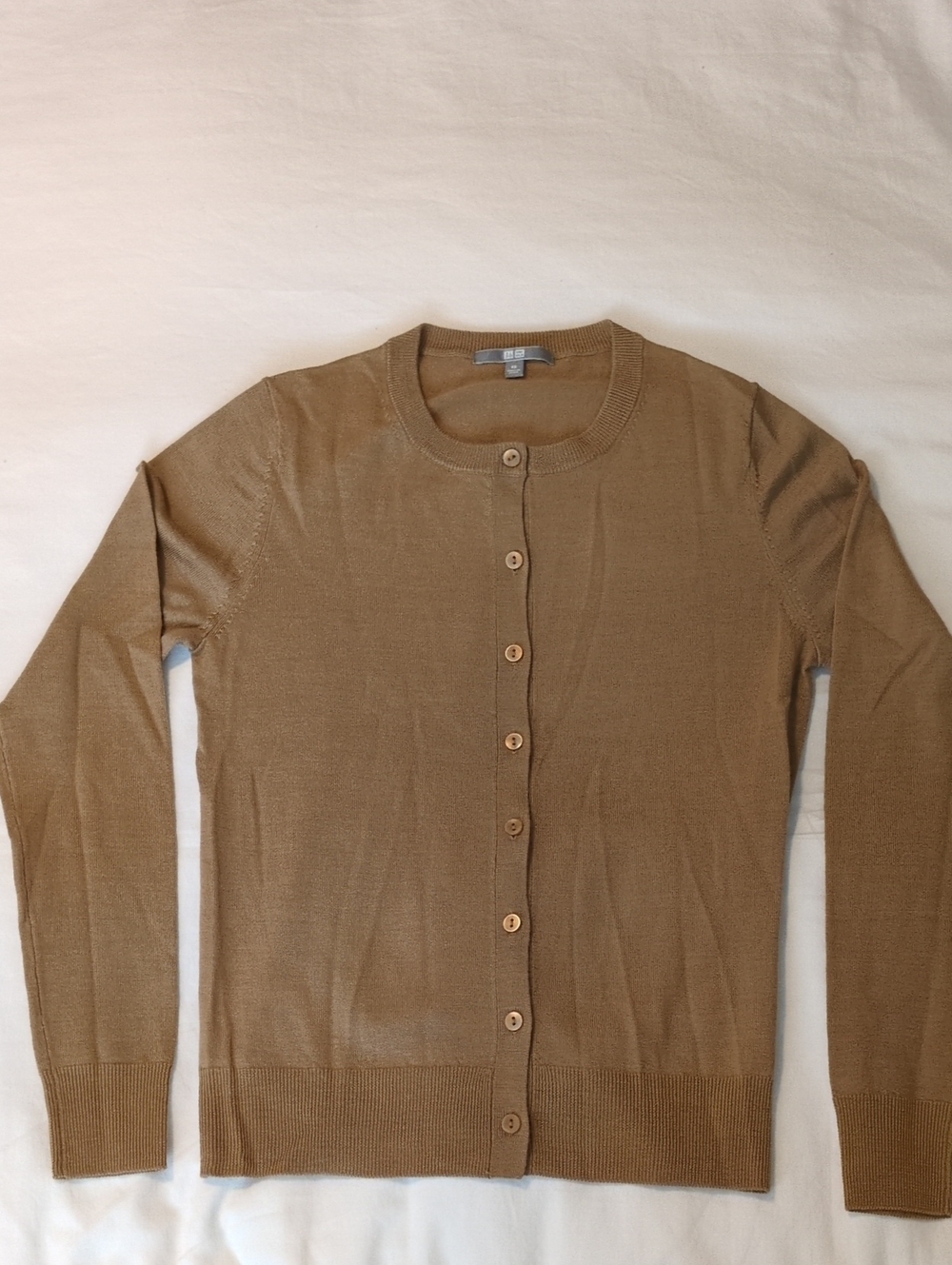 Uniqlo Merino Wool Classic Crewneck Button-Front Cardigan in Camel Size XS